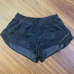 Lululemon Hotty Hot shorts 2.5”